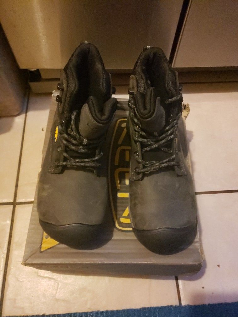 KEEN UTILITY FOOTWEAR WOMENS 6 W