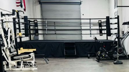 PRO EQUIPMENT BOXNG RING (NEW)