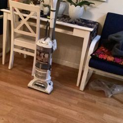 Shark vacuum cleaner works perfect excellent condition level section