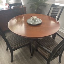 Ethan Allen Kitchen Dining Table With Four Chairs And Extra Leaf