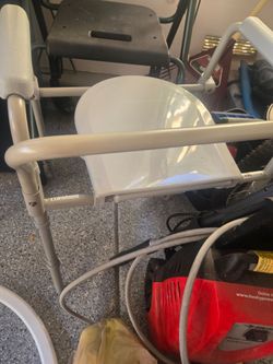 3and 1commode and 4wheel walker with seat