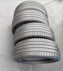 235/45/18 Michelin 📍📍 Selling a set of 4 tires with 80% tread life remaining 📍🌟