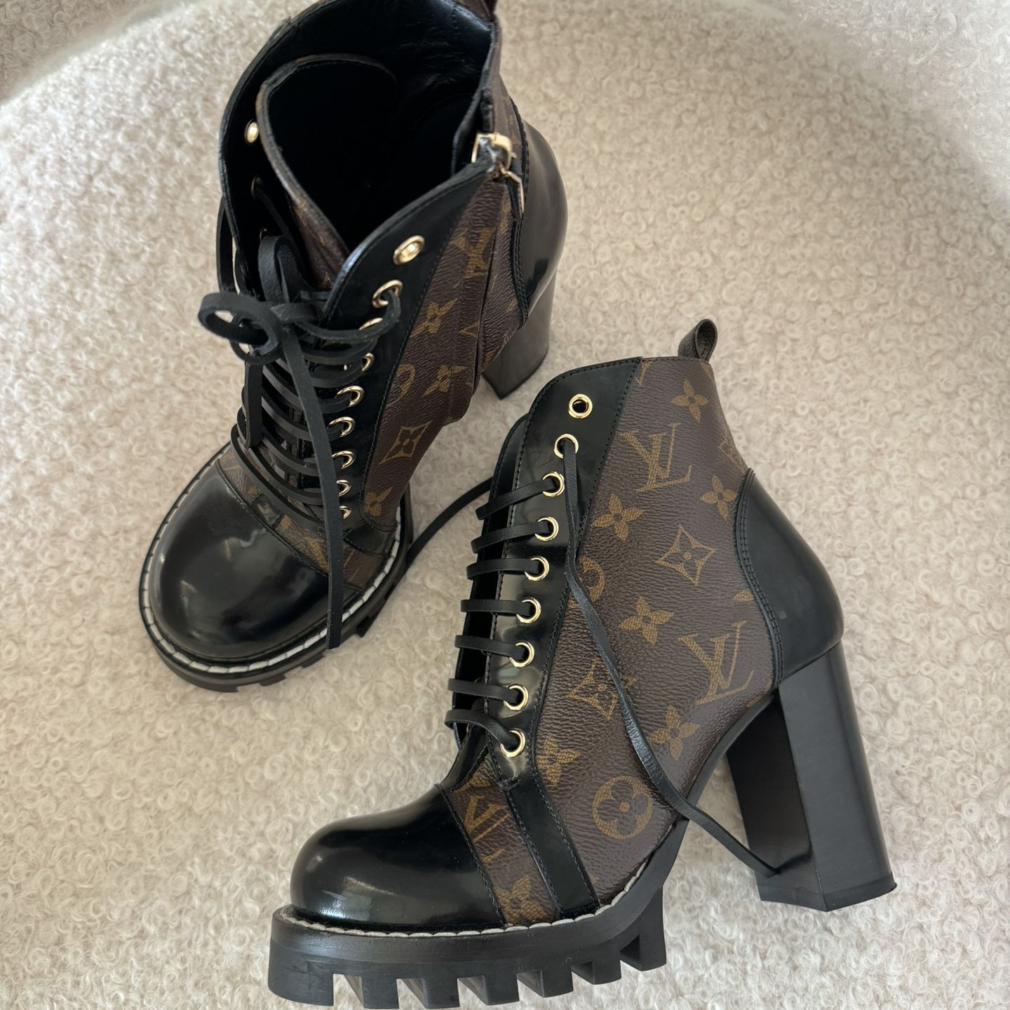 LV Boots authentic 37 Woman Size 