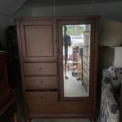 Large Beautiful Dresser With Mirror 48”x69