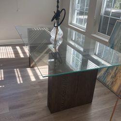Jordan’s Glass Dining Room Table