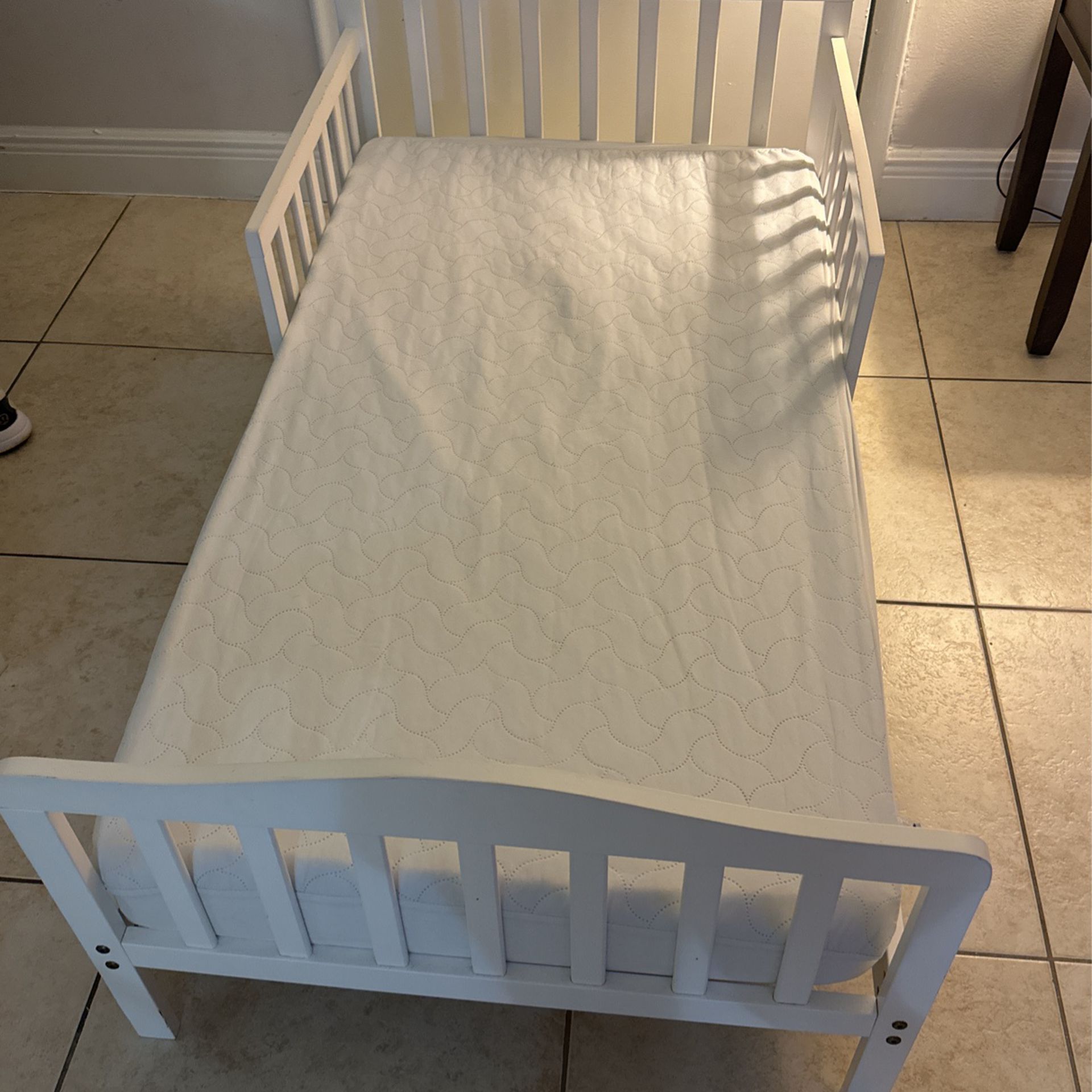 White Toddler Bed With Serta Mattress