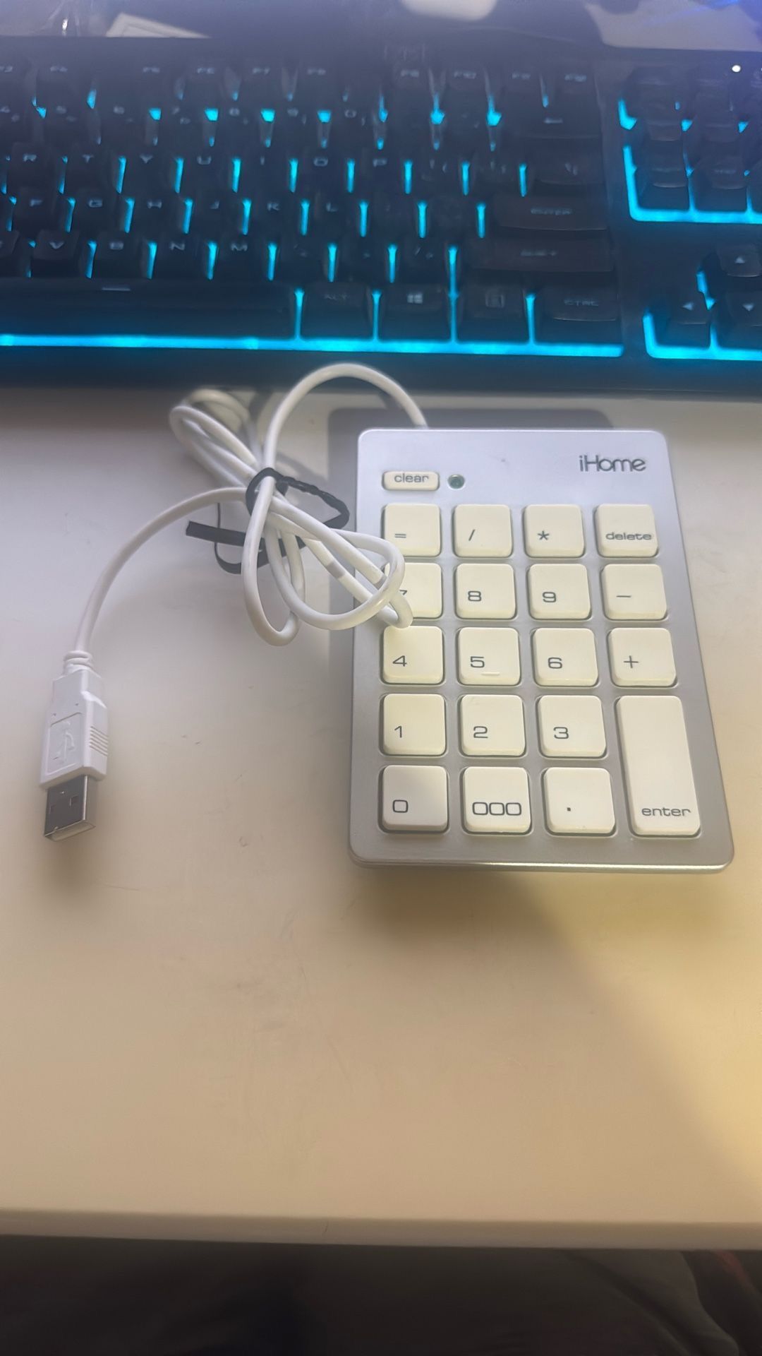 iHome Wired USB Numeric Keypad for Apple Mac iMac MacBook Pro/Air Laptops and Desktop Computers, Slim Compact and Portable, Wide 20 Key Numerical Nump