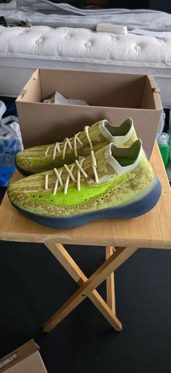 Yezzy boost 380 size 10 (Read full description)