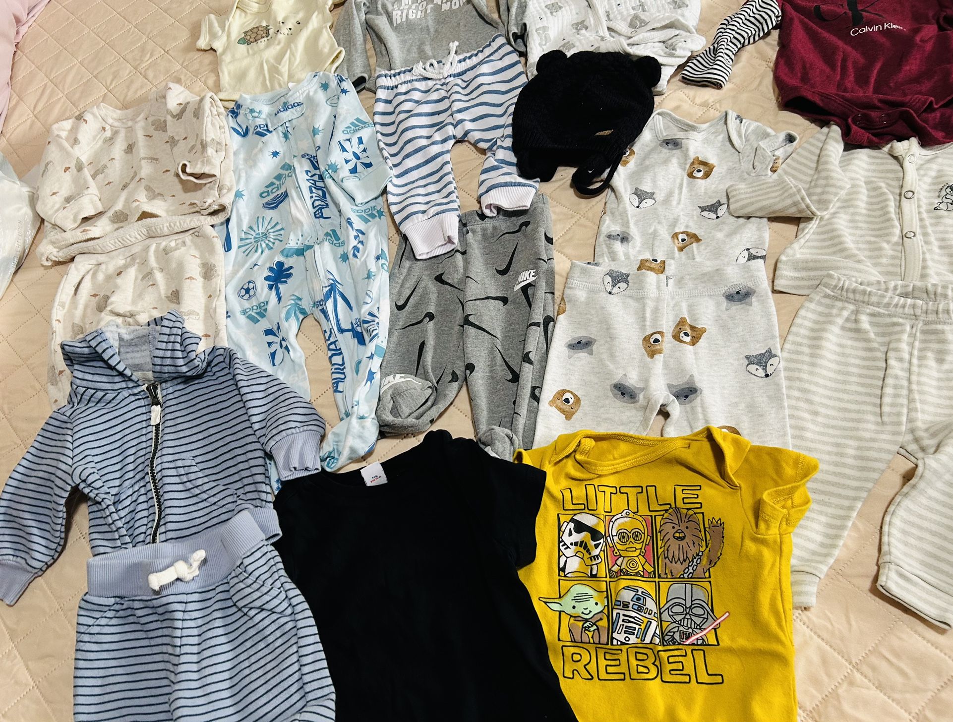 bag of clothes for children from newborn to 18 months