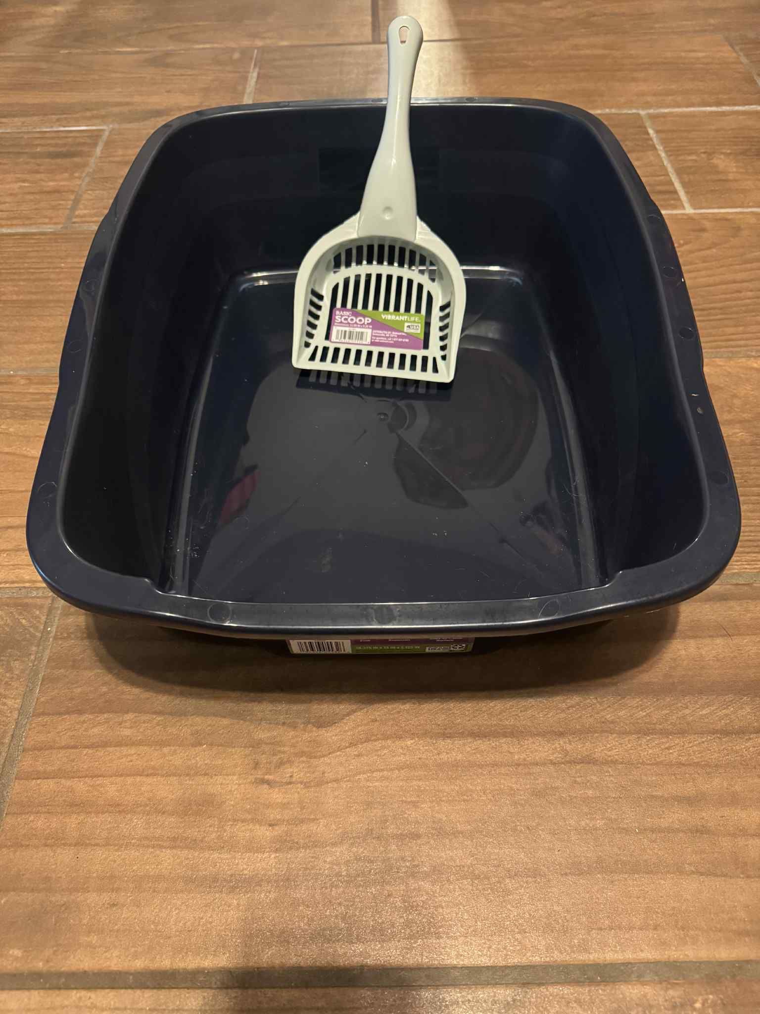 Brand new scoop and large litter box