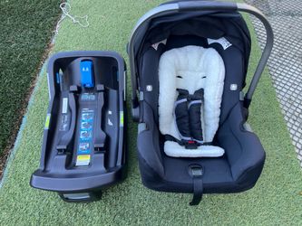 Nuna Pipa infant car seat (in Des Moines/Kent) w/ insert, base & harness pads