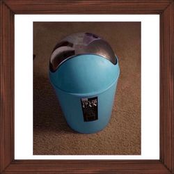 MINIATURE 4.7 SWING TOP TRASH CAN 🗑️   CHECKOUT MY OTHER OFFERS!!!