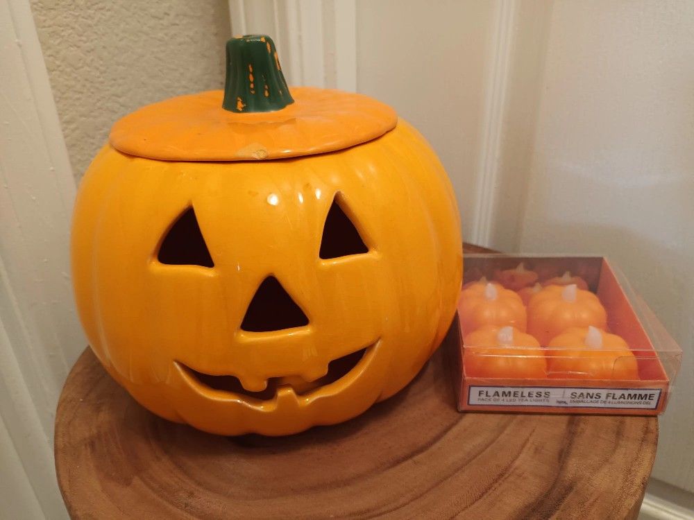 Vintage Halloween Trick 'R Treater Jack O Lantern Happy Face Handcrafted Ceramic Pumpkin.