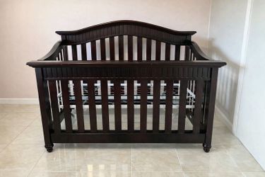 Convertible 4-in-1 Dark Wood Baby Crib