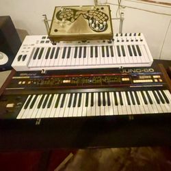 Juno 60 Vintage Roland Analog Synthesizer