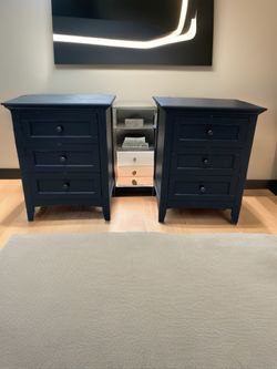 2 SOLID WOOD NIGHTSTANDS