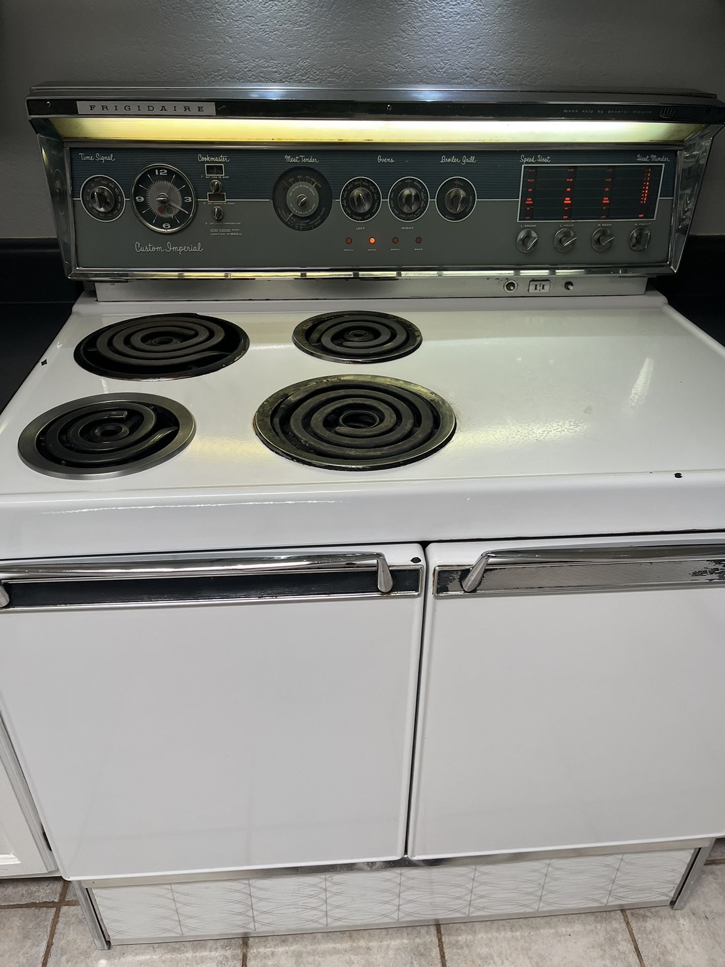 Vintage 1959 electric range- Frigidaire. Open To Offer