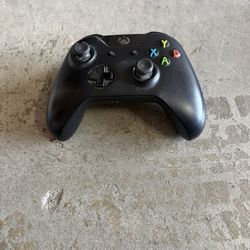 Black Xbox One controller