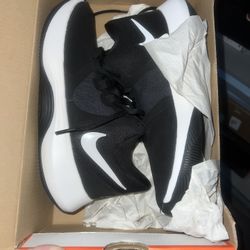 Nike Sneaker Size 5.5 New 2 Available $50