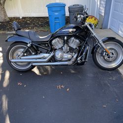 2005 Harley Davidson V-Rod “B” Edition. Rare 8700 Miles  Runs 100%