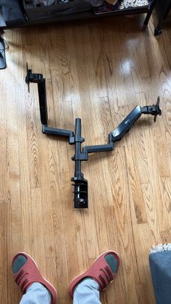 Dual Monitor Arm (WALI) – Fully Adjustable – Great Condition