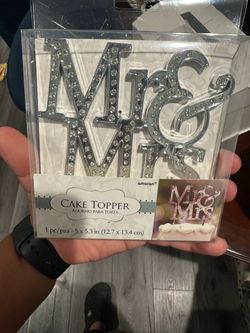 Cake topper