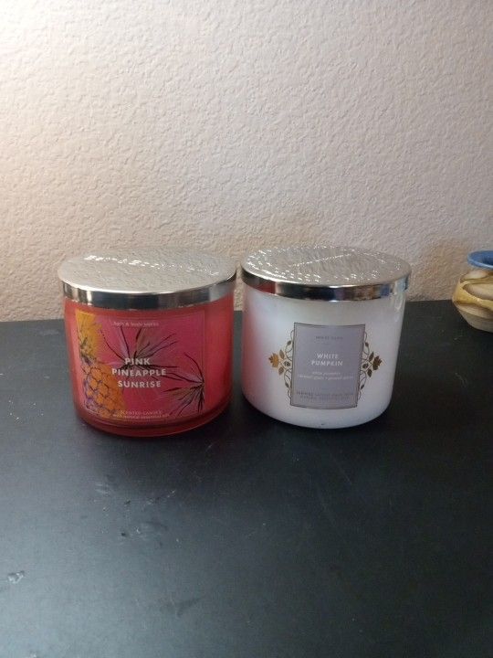 GORGEOUS Pair of Bath & Body Works 14.5oz 3-wick Candles.
Include
Pink pineapple sunrise &
White pumpkin
MSRP $27/each