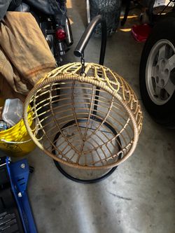 Swinging cat bed