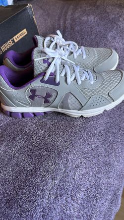 Women’s Under Armor size 8