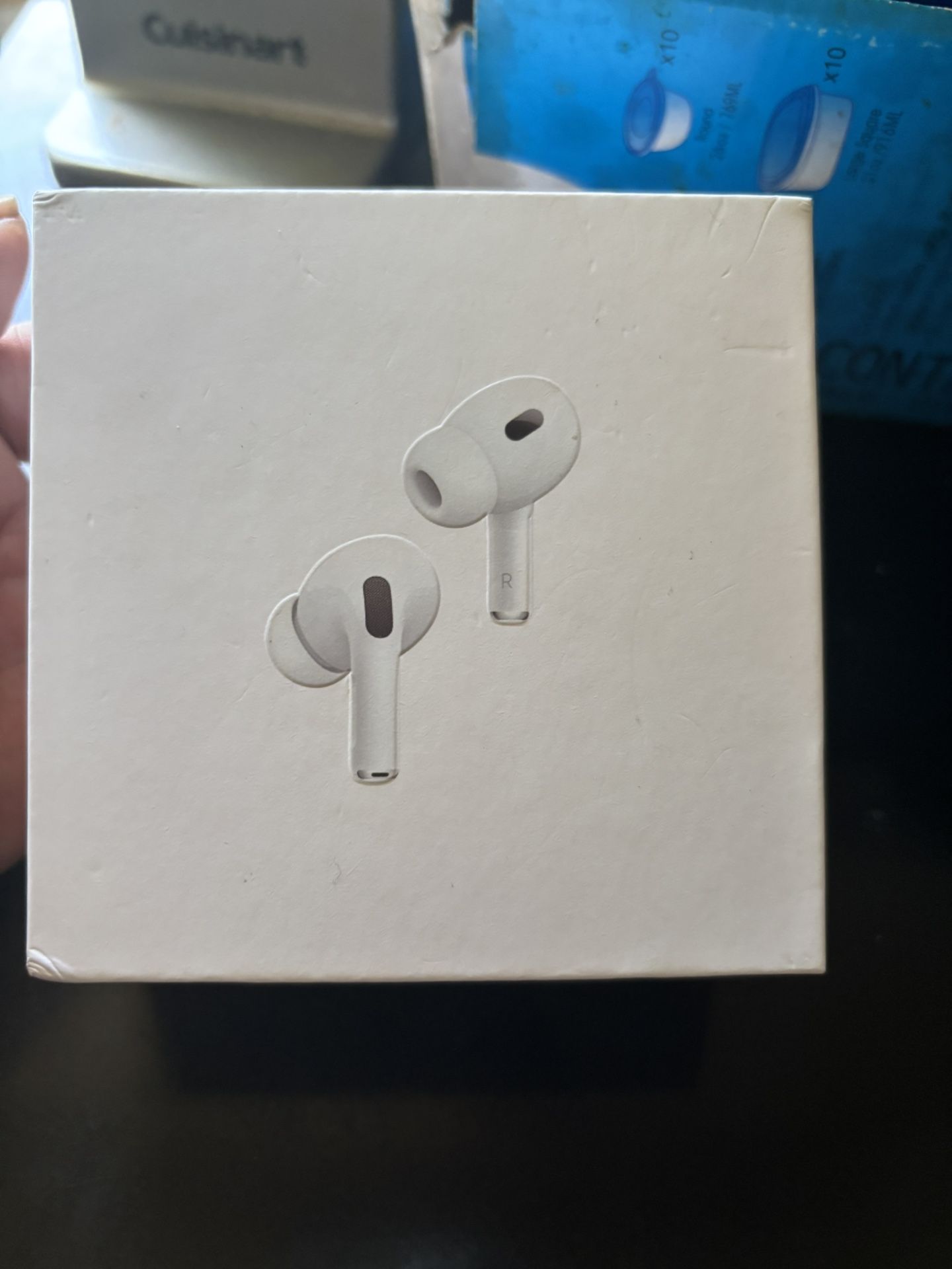 Wireless earbud W/Charging Port