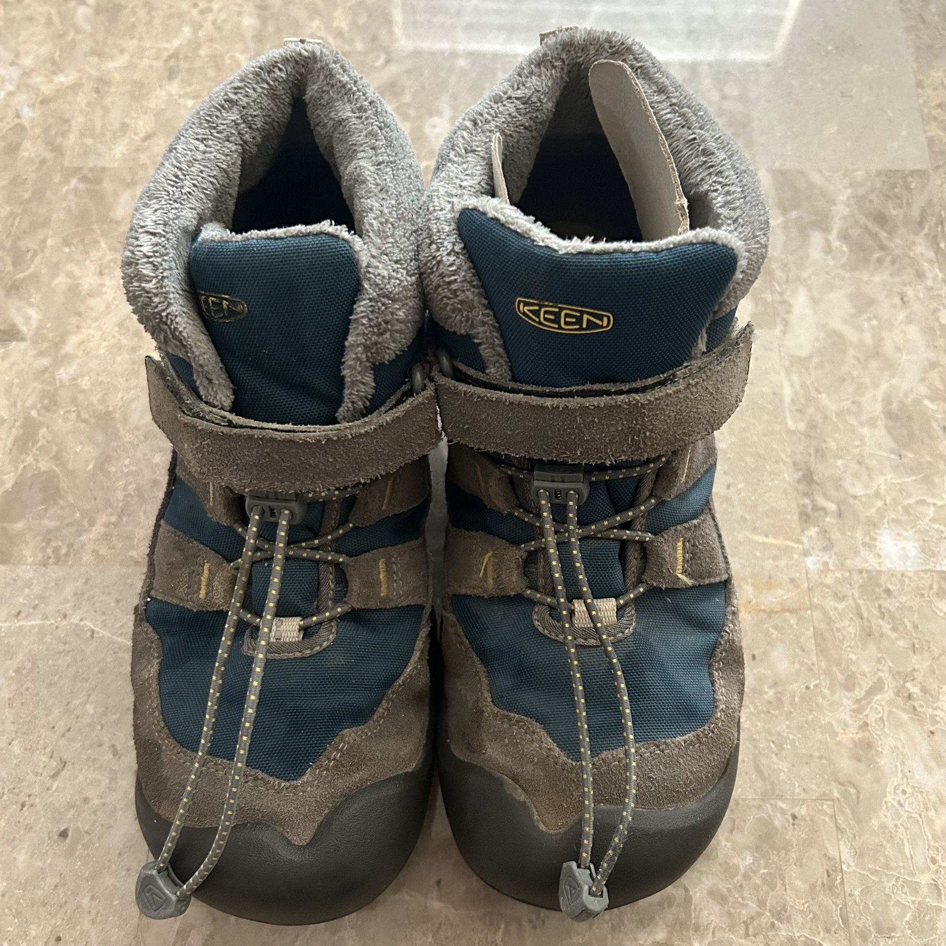 KEEN chukka boot Blue gray Youth 6 Summer camp