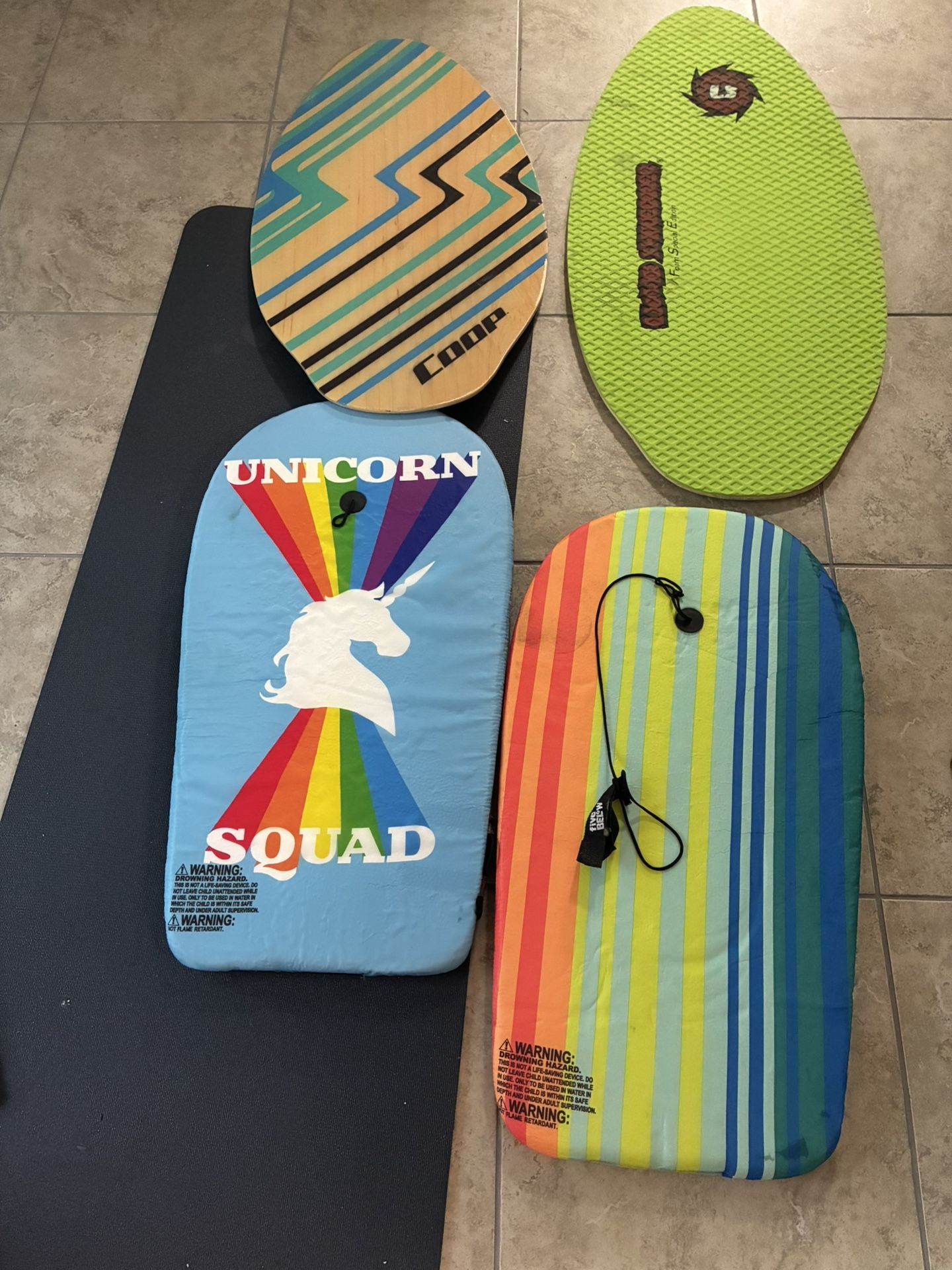2 Boogie Boards & 2 Skim Boards