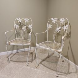 vintage John Salterini-style wrought iron dining armchair with a maple leaf design.