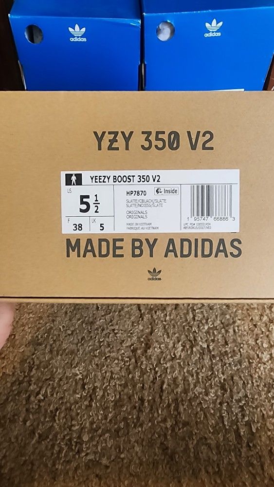 Used Like New Yzy 350 V2 $200 Obo??