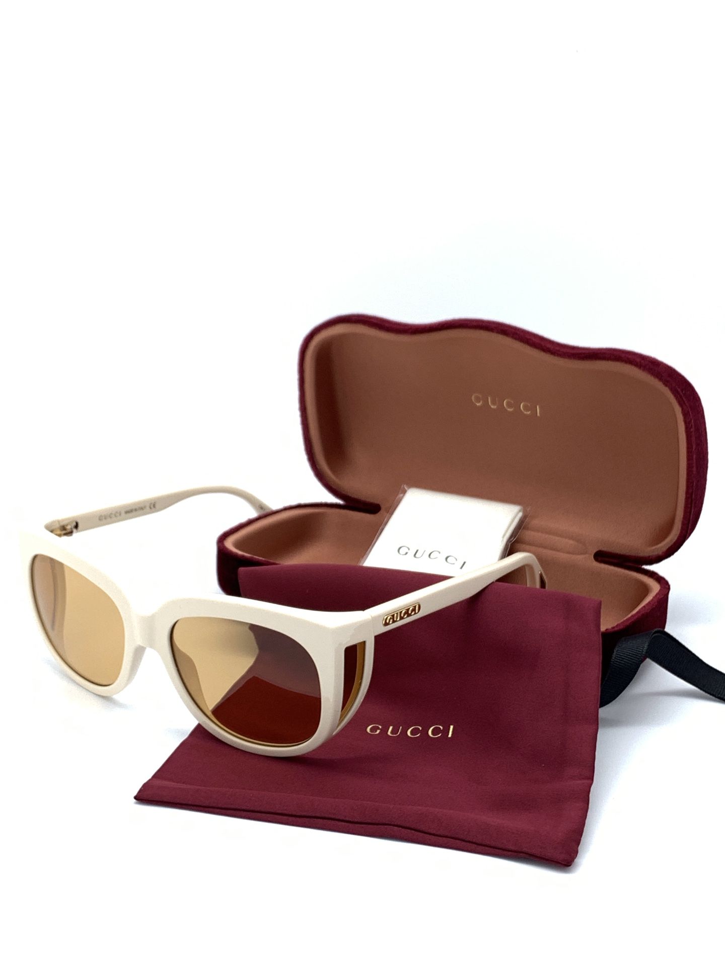 White gucci Sunglasses elegant and stylish