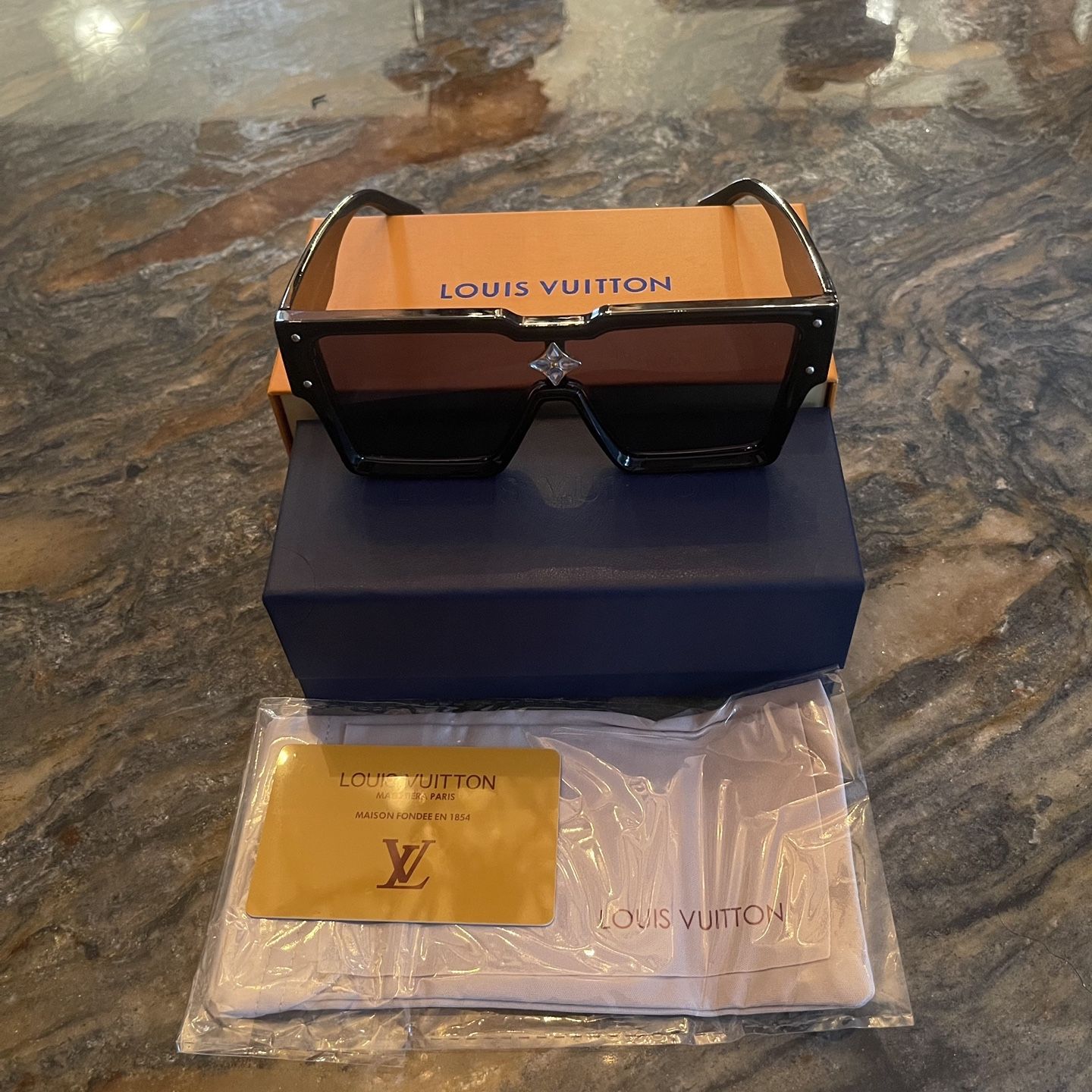 Louis Vuitton Cyclone Shield Sunglasses - Black Sunglasses, Accessories -  LOU708953