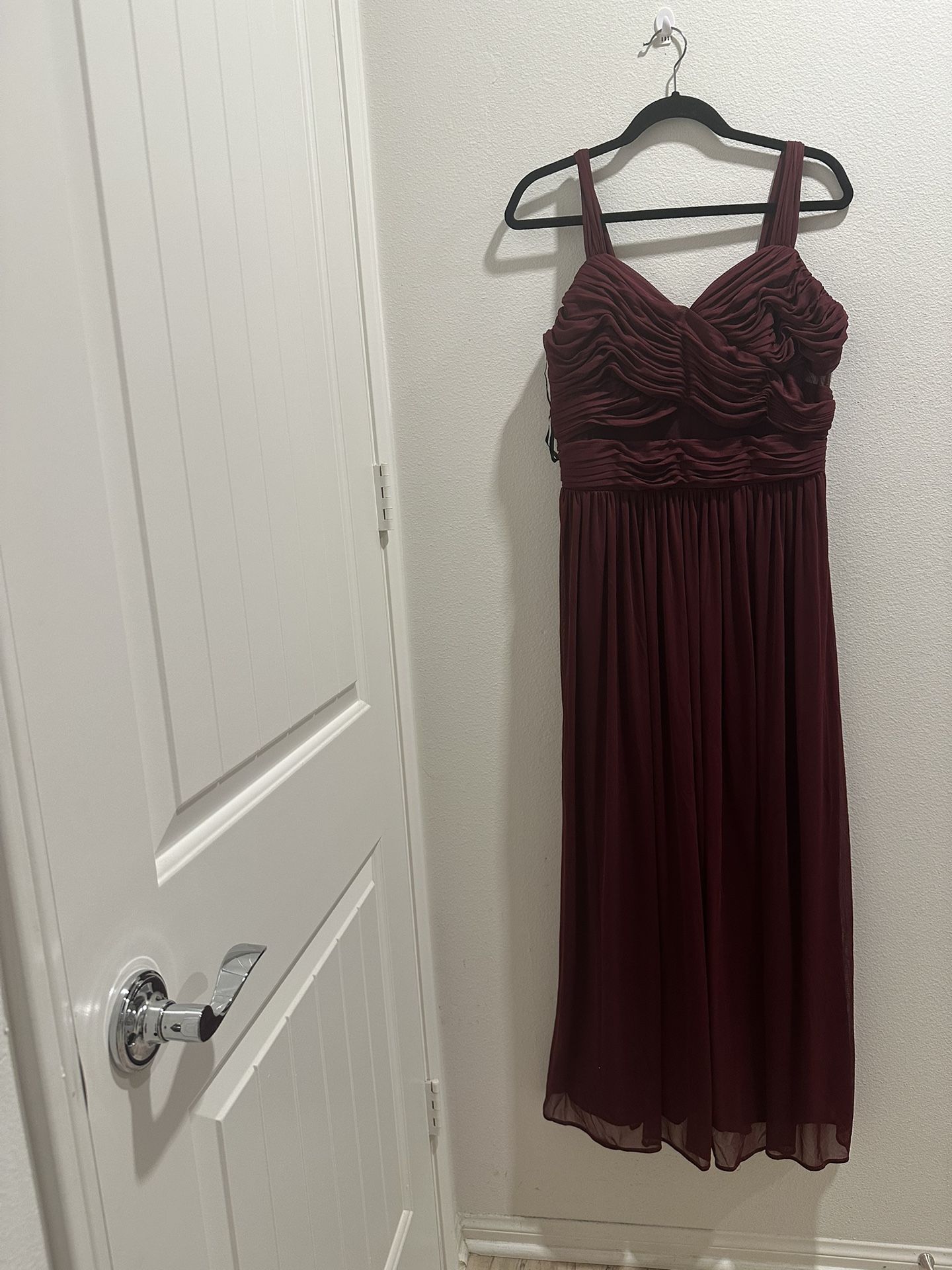 Burgundy Used Maxi Cocktail Dress Eva Size 2XL Burgundy Used Maxi Cocktail Dress Eva Size 2XL