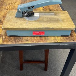 Table top round corner machine