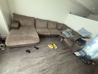Used couch , 400$ pick up today only