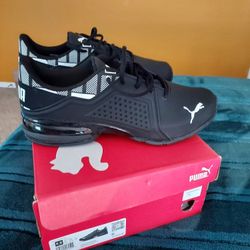Men's Puma Viz Runner Repeat Sneakers Size 9 1/2 includes Free Socks