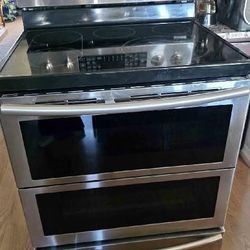   Like New Double oven commercial grade smoothtop