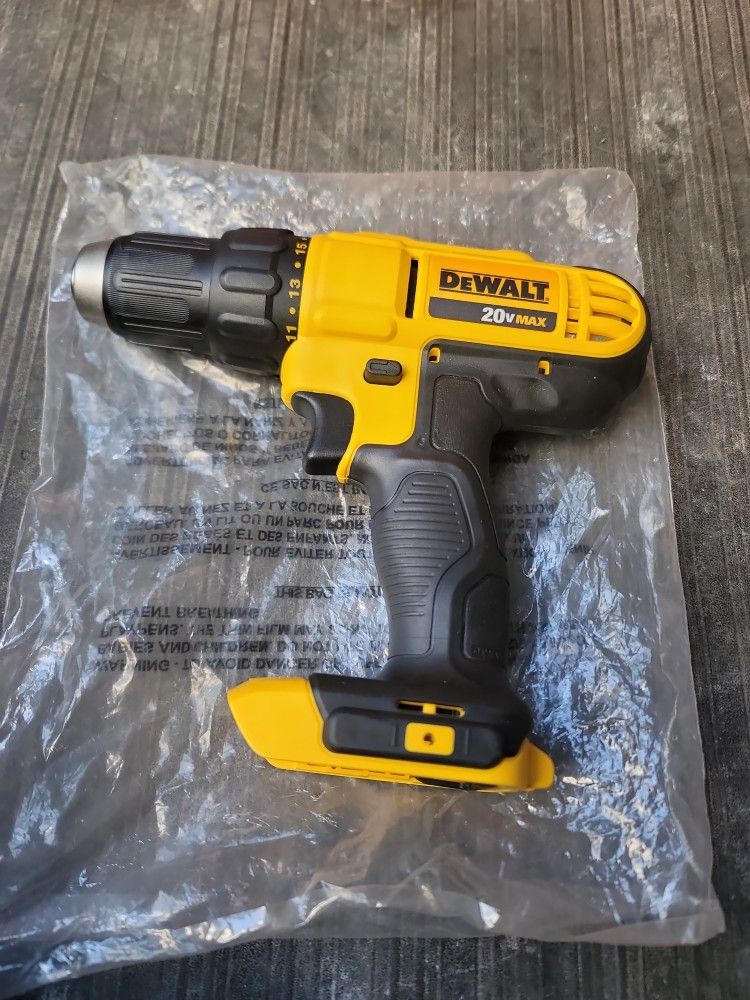 DEWALT 20VMAX 2/1"(13 MM) CORDLESS DRILL DRIVER NEW (TOOL ONLY)