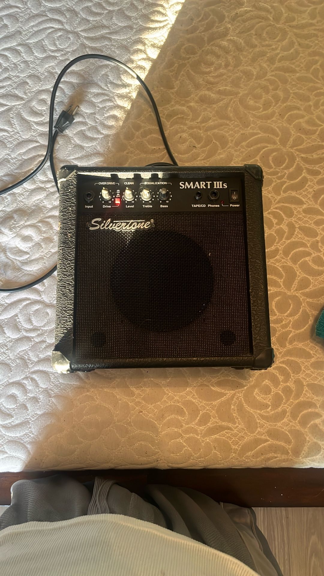 Silvertone Smart III Guitar Combo Practice Amp w/ 2-band EQ, Headphone Out