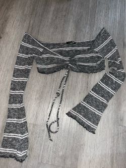 Off shoulder stripped cropped long sleeve
