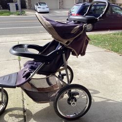 Jogging stroller very good condition easy to fold and carry
