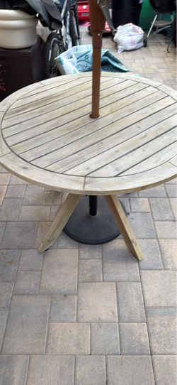 Round wood table