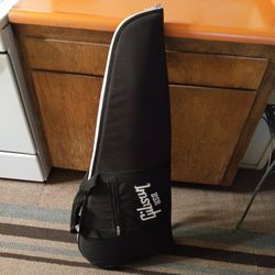NICE GIBSON ELECTRIC GUITAR CASE. NICE INSIDE THE CASE TOO.  