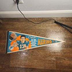 VINTAGE NFL Dan Marino #347 Miami Dolphin Pennant WinCraft Made in USA 30" x 12"