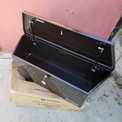 NEW TOOL BOX EACH FOR SALE IDEAL FOR TONGHE TRAILERS,ALUMINUM, AND STEEL FOR ANY QUESTION TEXT ME PLEASE SE HABLA ESPAÑOL THANKS 