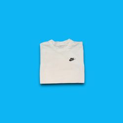 The Nike tee embroidered logo essential t-shirt white men’s medium 
